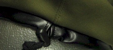 合成黒レザーのベルト